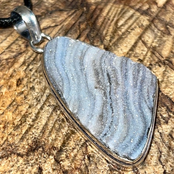 Gray Blister Solar Quartz Pendant 2 1/4” - Picture 5 of 11